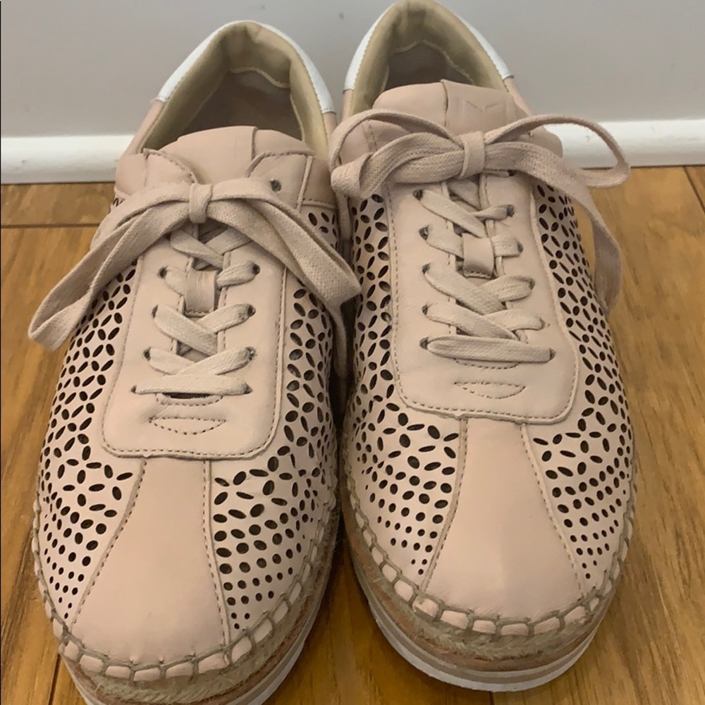 Marc Fisher leather tennis shoes ex 9